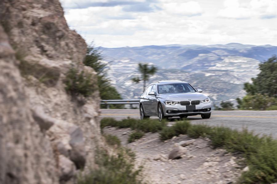  BMW 340i xDrive Luxury Line 2016 года  (US) (фото 10 из 11)